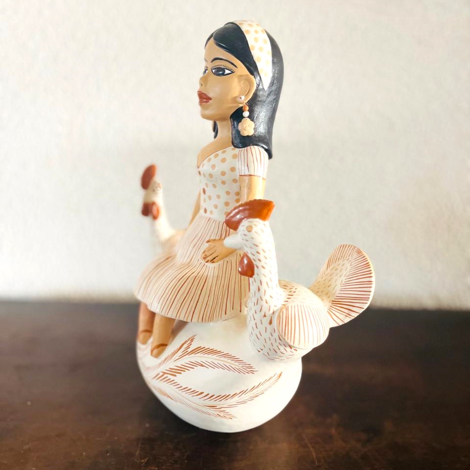 Boneca Com Galinhas formato quadrado 2.jpeg